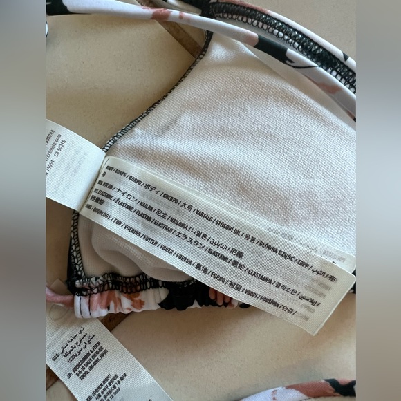 Abercrombie and Fitch women’s bikini top xsmall TOP ONLY - Picture 4 of 12